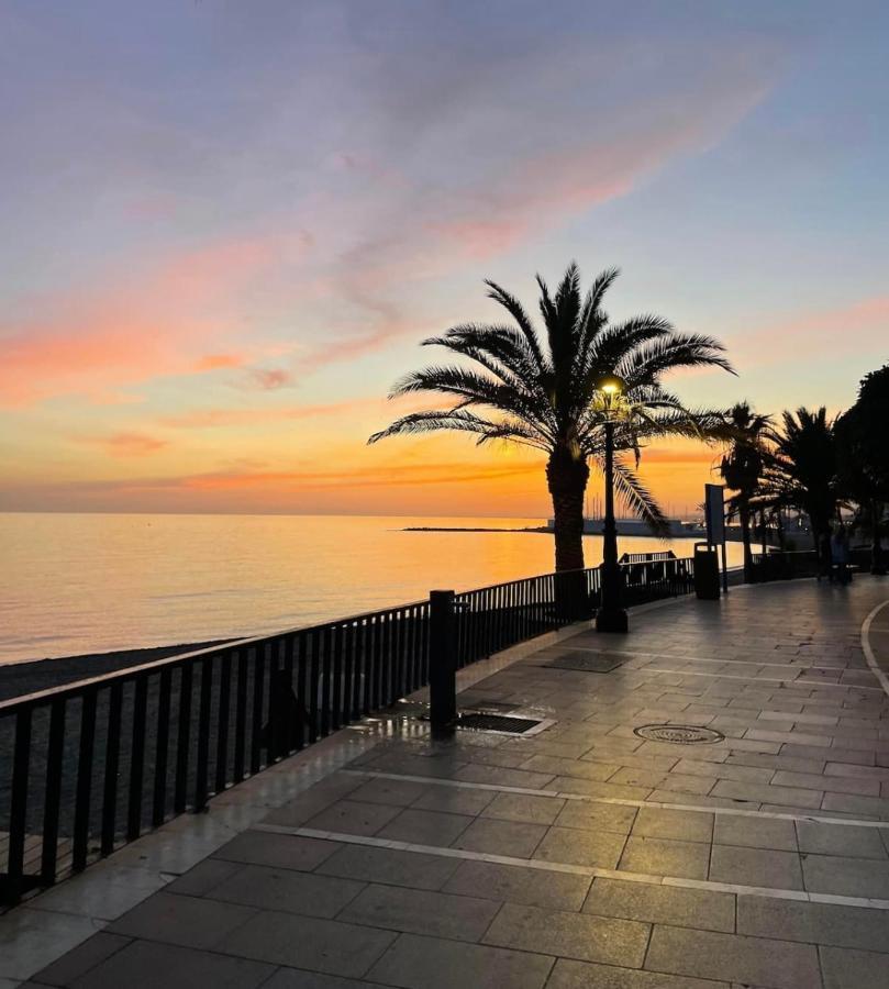 Marbella Beachfront Edificio Mayoral Primera Linea De Playa Y Centro Ciudad Con Barco Opcional Buitenkant foto