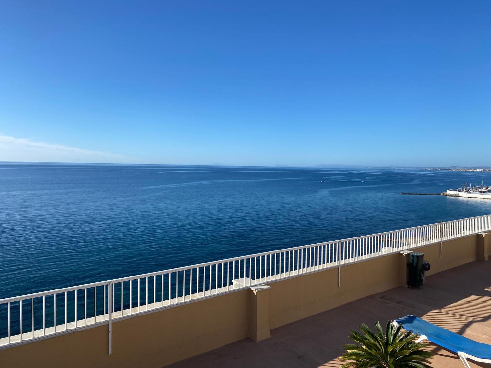 Marbella Beachfront Edificio Mayoral Primera Linea De Playa Y Centro Ciudad Con Barco Opcional Buitenkant foto