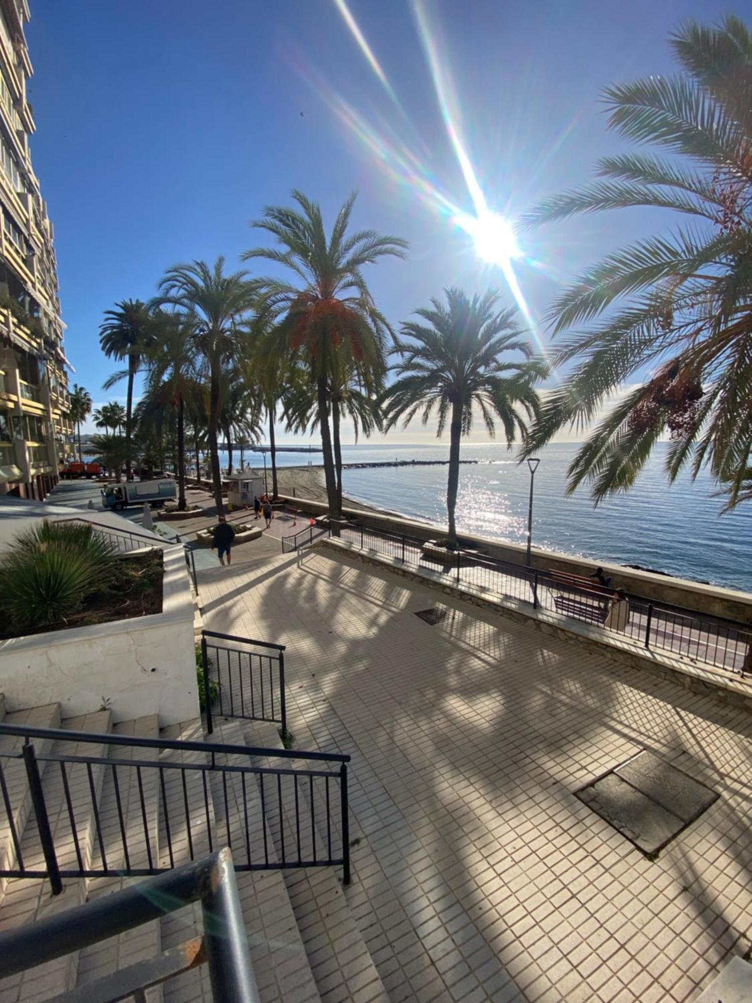 Marbella Beachfront Edificio Mayoral Primera Linea De Playa Y Centro Ciudad Con Barco Opcional Buitenkant foto