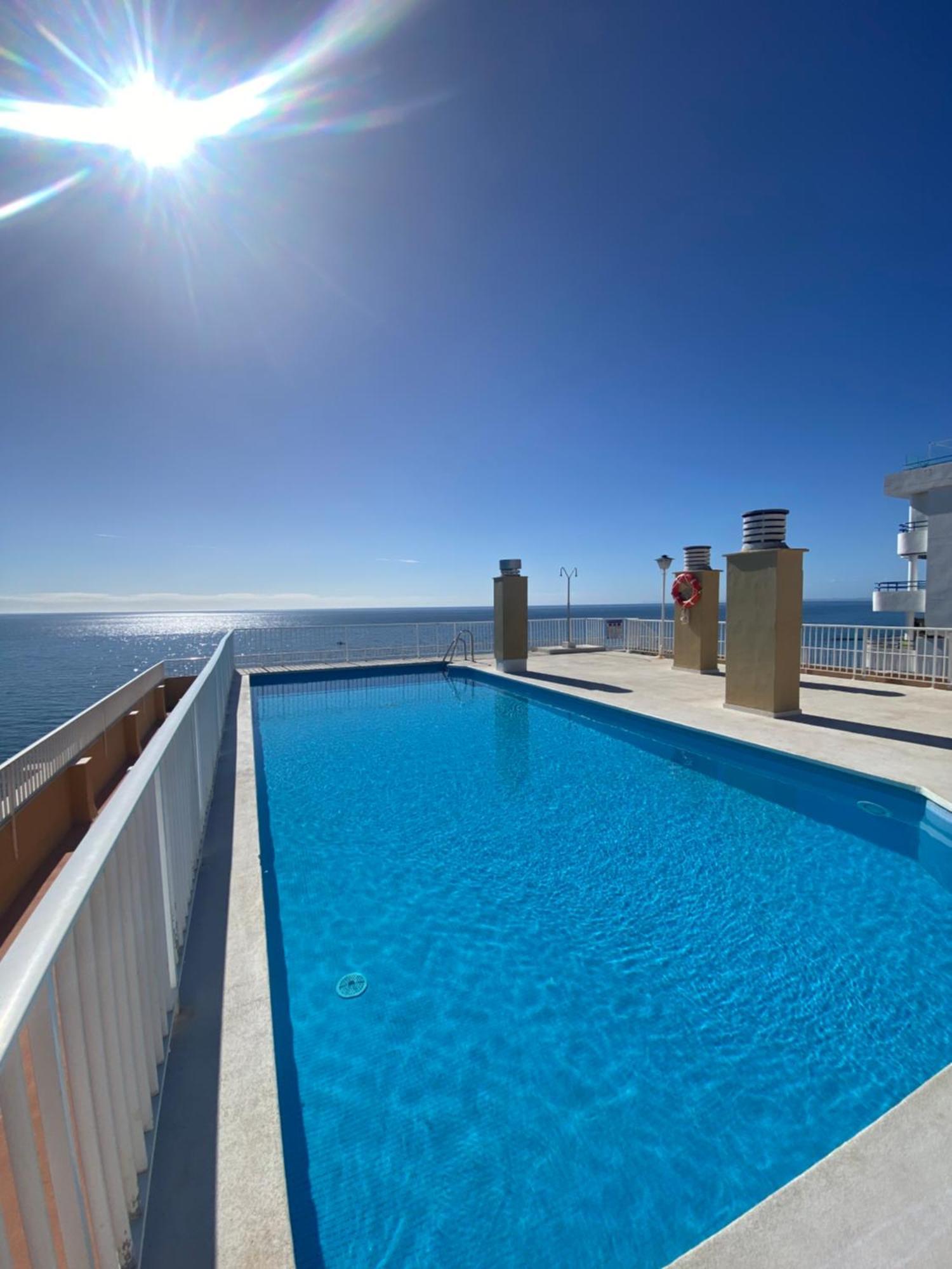 Marbella Beachfront Edificio Mayoral Primera Linea De Playa Y Centro Ciudad Con Barco Opcional Buitenkant foto