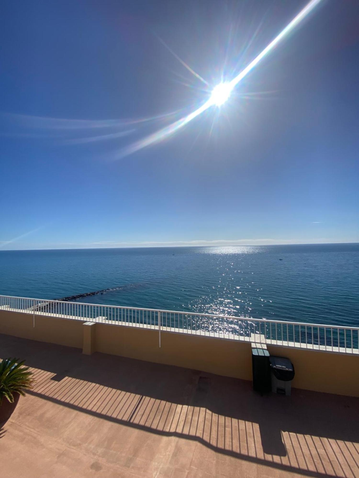 Marbella Beachfront Edificio Mayoral Primera Linea De Playa Y Centro Ciudad Con Barco Opcional Buitenkant foto